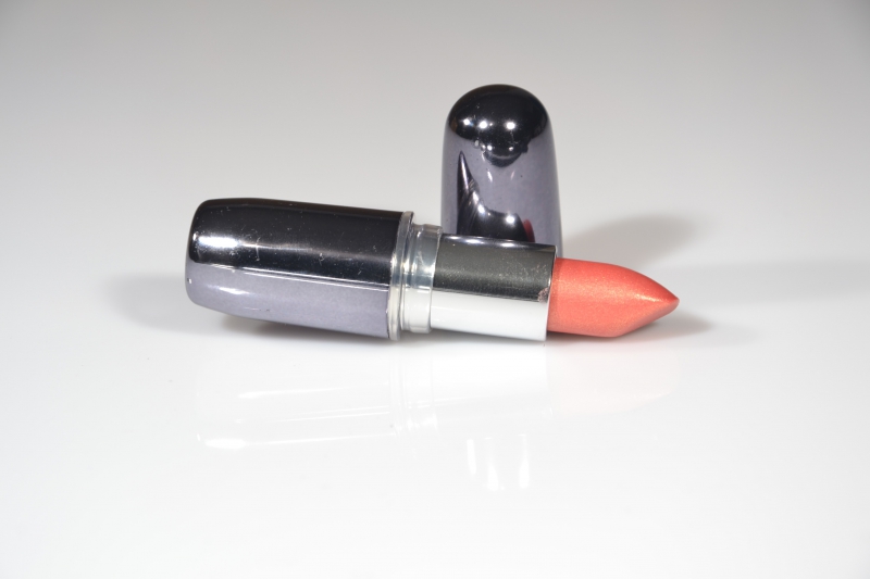 esthetique-POURRIERES-min_lipstick-273109